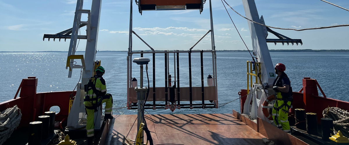Das neuentwickelte Messsystem im Einsatz auf dem Meer - der Rahmen bietet die Möglichkeit einer flächendeckenden Messung.