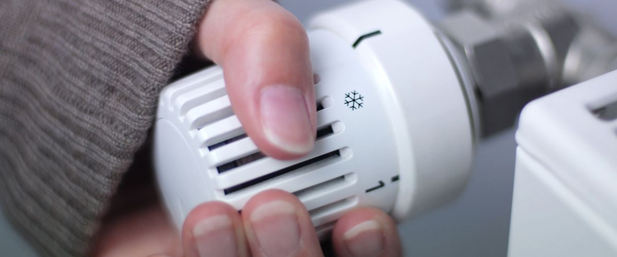 Angenehme Temperaturen, so einfach wie möglich: Das ist auch das Ziel der angewandten Energieforschung. Nahaufnahme eines Heizkörperthermostats. (Symbolbild)
