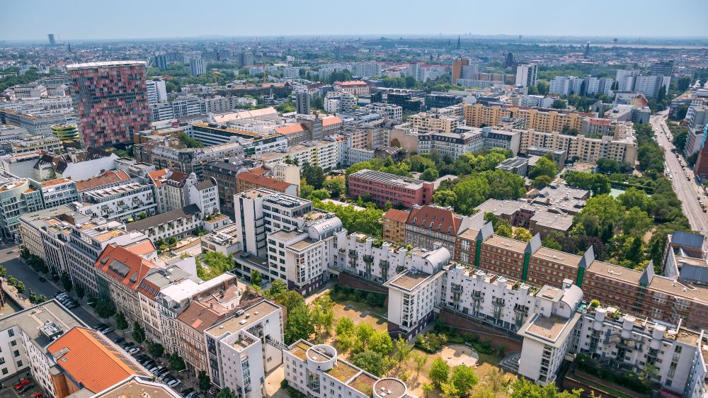 EIne Stadt in der Luftaufnahme.