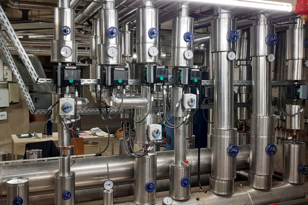 Die Wärmeverteilung an der Universität Kassel wurde über die Intracing-Finanzierung energetisch modernisiert.