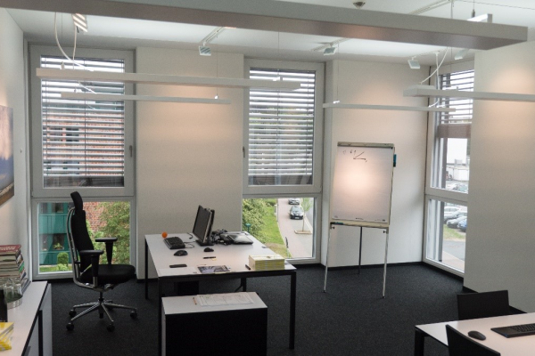 Innenansicht eines Büros im Gebäude der DIAL GmbH in Lüdenscheid.