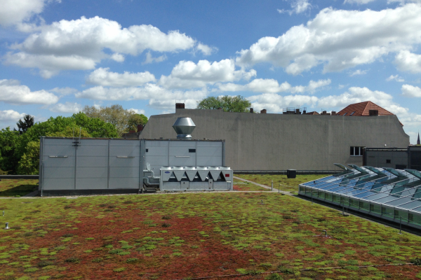 HLK-Anlage auf dem Dach des Kaufhauses im Referenzgebiet in Berlin-Pankow
