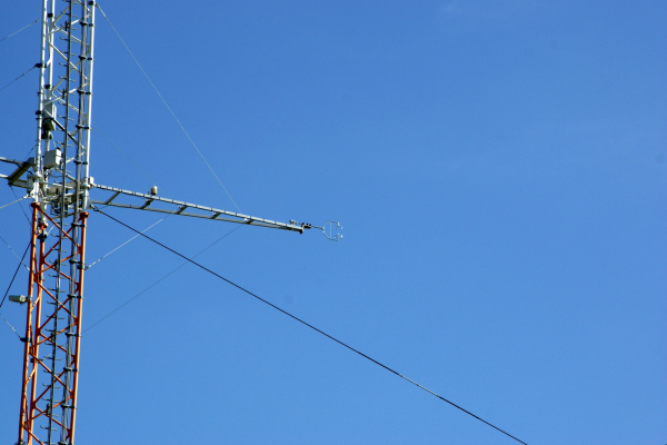 Ultraschallanemometer an einem Windmessmast