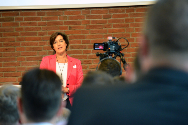 Foto von BR-Moderatorin Ursula Heller am ersten Veranstaltungstag.