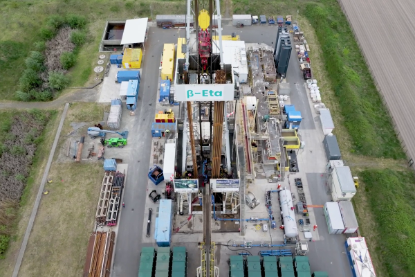 Die Bohranlage musste für den Einsatz im Bereich Geothermie nur leicht angepasst werden.