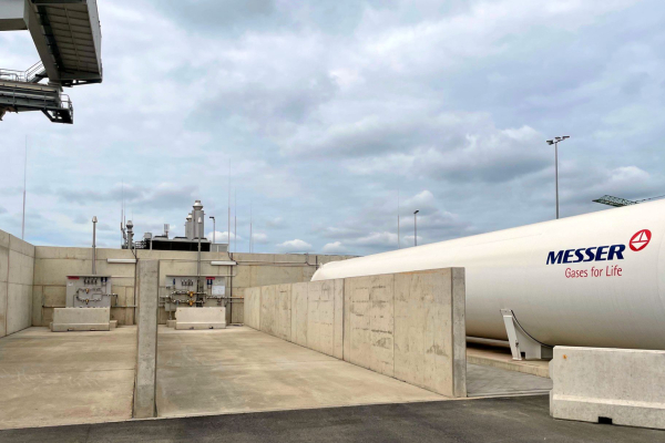 Trailer-Stationen zum Umfüllen des Wasserstoffs vom LKW zum Tank
