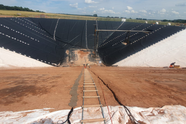 Installation Temperatursensoren in der Speicherwand des Saisonalspeichers, 07/24