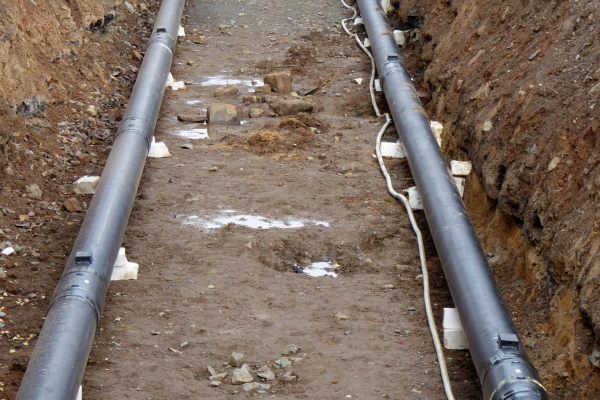 Langzeitmessstelle A einer Fernwärmeversorgungsleitung in der Bauphase - nach Fertigstellung des Leitungsbaus, vor Installation der Messtechnik.