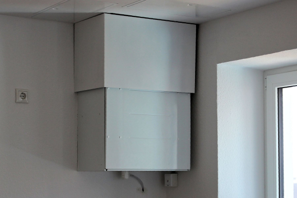 Ein dezentrales Wohnungslüftungsgerät mit Wärmerückgewinnung
. Aufnahme in der Bauphase.
