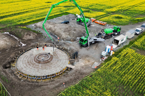 Bauarbeiten am Fundament der Experimentalturbine OPUS 3.