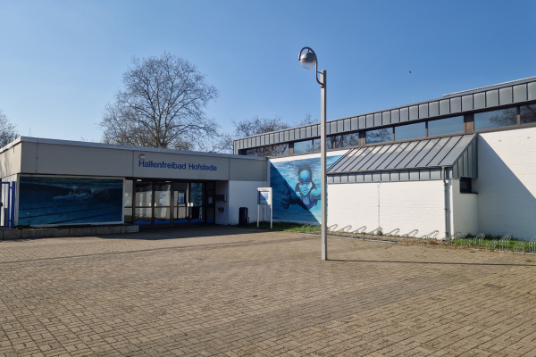 Außenansicht des Hallenbades Bochum Hofstede