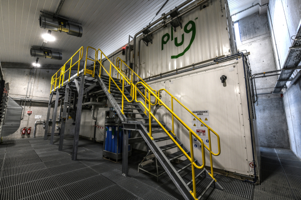 Der neue Elektrolyseur kann besonders flexibel auf Schwankungen im Stromnetz reagieren, etwa dann, wenn Windkraftanlagen oder PV-Parks wetterbedingt weniger Strom erzeugen.